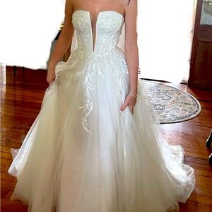 Galina Signature Ivory Wedding Dress -Size 4